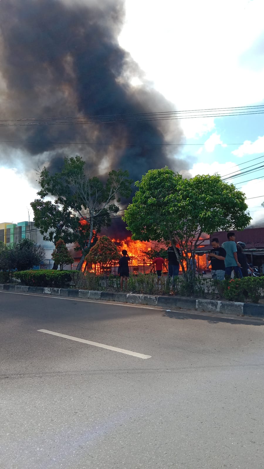 Pemukiman Di Kapuas Terbakar Jago Merah Lalap Barak Pintu Dan Rumah