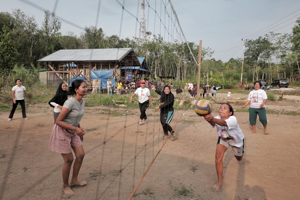 Lomba Voli Inisiasi Srikandi Ganjar Ramai Diikuti Warga Desa Pilang