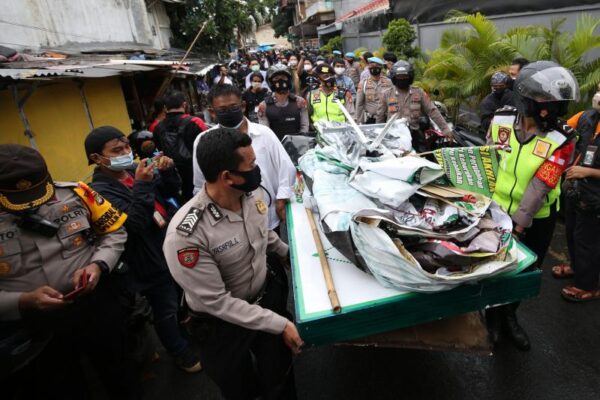 Larang Aktivitas FPI