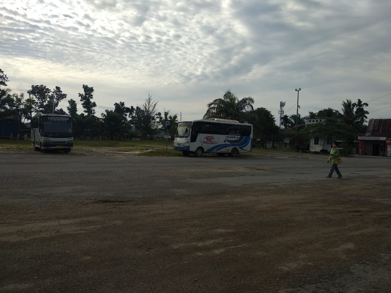 Bus dan Travel Bandel