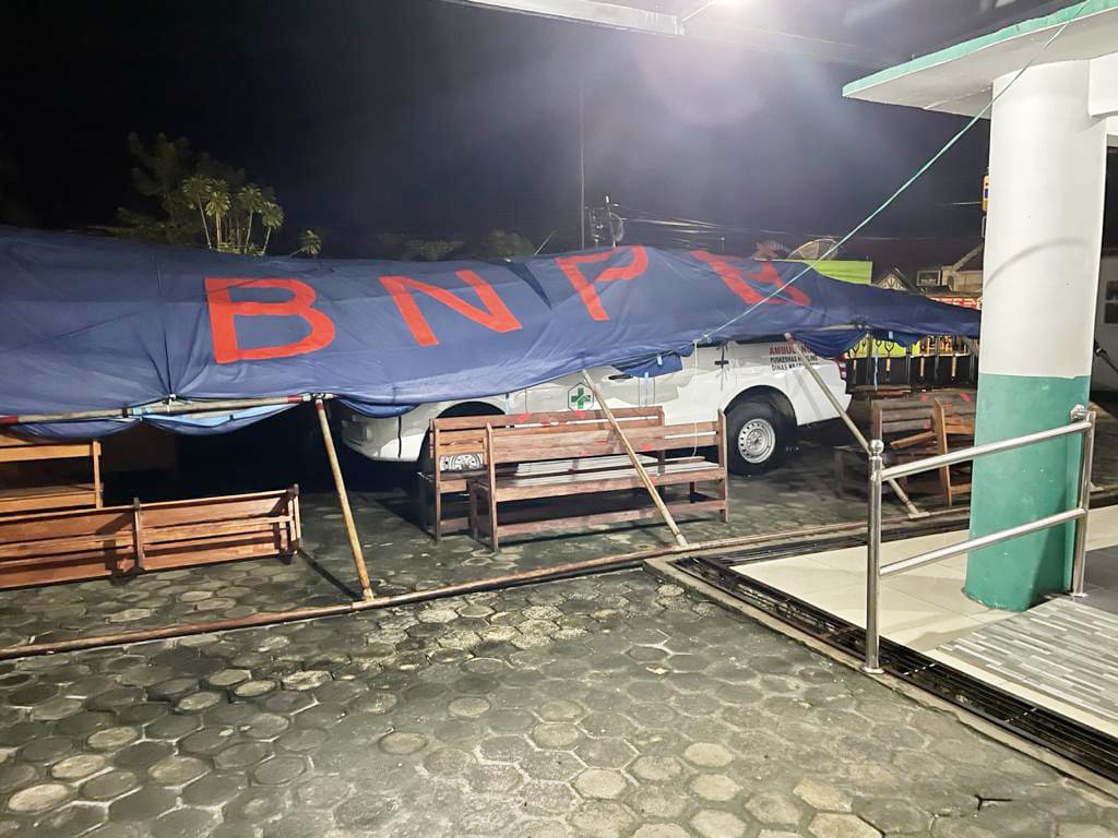 Tenda Besar Puskesmas Roboh