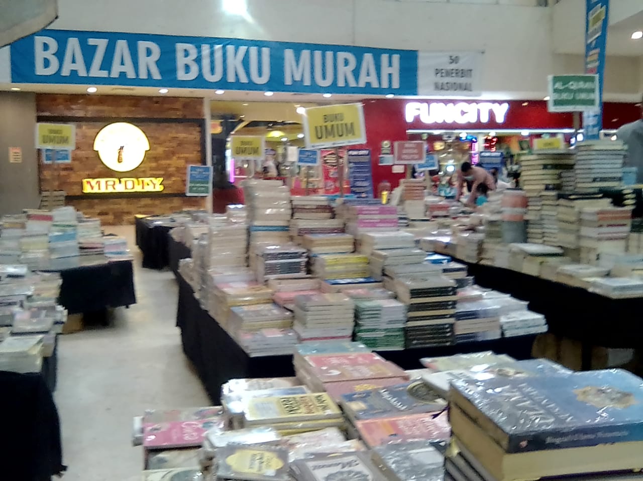 Pameran Buku Murah Di Palma Ternyata Warga Palangka Raya Lebih Suka