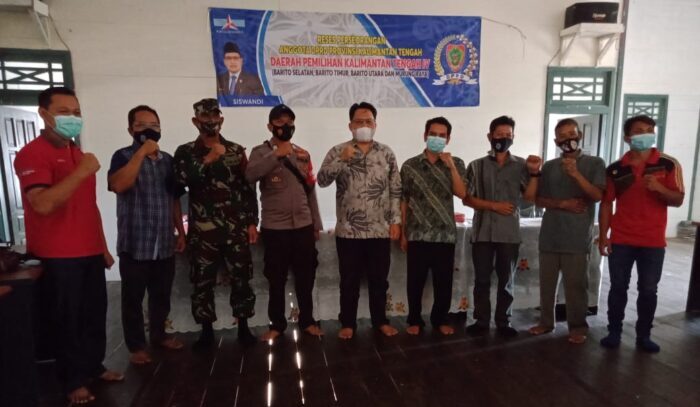 SERAP ASPIRASI WARGA : Anggota DPRD Kalteng dari Fraksi Partai Demokrat Siswandi saat melaksanakan reses perseorangan ke Kecamatan Seribu Riam, Kabupaten Murung Raya (Mura), belum lama ini. DOK PRIBADI