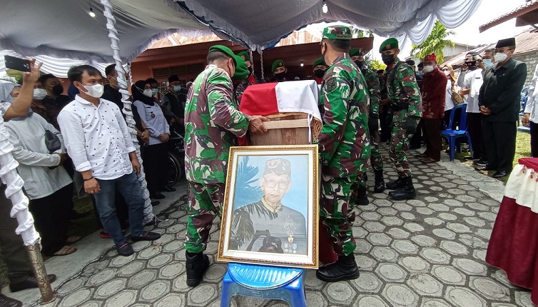 Sabran Achmad Dikebumikan