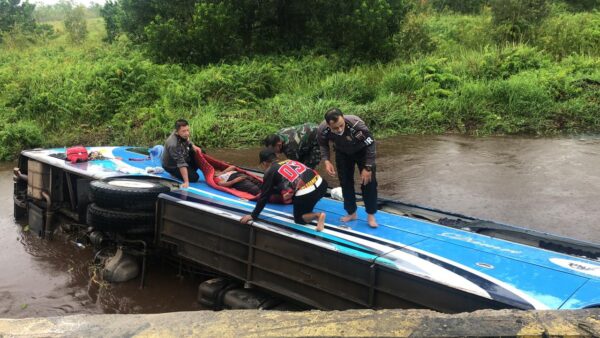 Bus Terbalik di Mahir Mahar