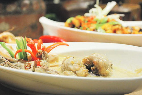 DERY RIDWANSAH/JAWAPOSKAYA KALORI: Sajian opor ayam