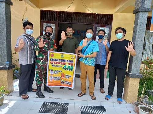 Babinsa Sabaru Gencar Memasyarakatkan Protokol Kesehatan Dengan 4 M