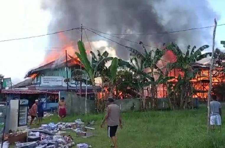 empat rumah dijilat jago merah