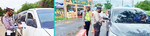 petugas mengecek pengendara yang melintasi pos penyekatan Kalteng-Kalsel di Pasar Panas, Bartim.