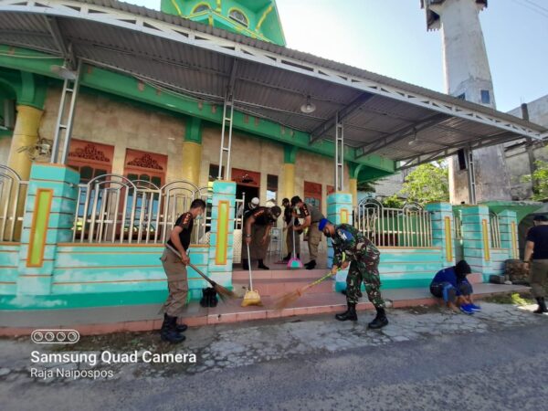 Bersihkan Masjid