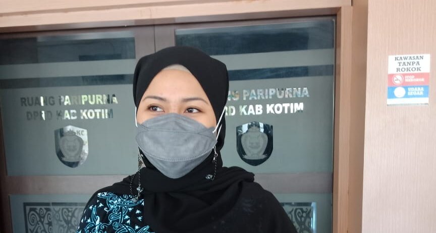 - Ketua Fraksi PDI Perjungan DPRD Kabupaten Kotawaringin Timur (Kotim), Modika Latifah Munawarah