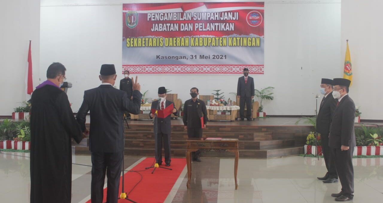 PELANTIKAN: Sekda Kalteng Fahrizal Fitri saat menghadiri pelantikan sekda Katingan oleh Bupati Katingan Sakariyas di gedung pertemuan Salawah, Katingan, Senin (31/5/2021).FOTO:DISKOMINFOSANTIK