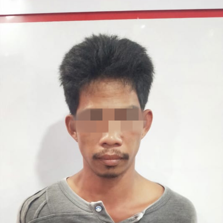 DIAMANKAN: Tersangka kasus pencurian tas ransel berisikan laptop dan sertifikat, berinisial R (28) berhasil diringkus anggota Unit Buser Satreskrim Polres Barito Utara di Jalan Keladan, Kelurahan Melayu, Kecamatan Teweh Tengah, Kamis (3/6).SATRESKRIM POLRES BARITO UTARA