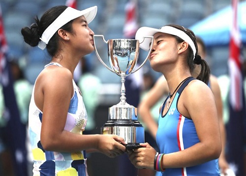 Priska Madelyn Nugroho (kanan) dan Alexandra Eala