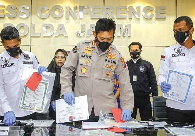 Polda Jatim membongkar praktik penjualan ijazah palsu