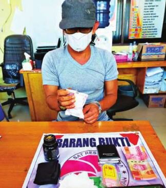 DIAMANKAN: Bandar narkoba, RH (41), diamanklan berserta barang bukti