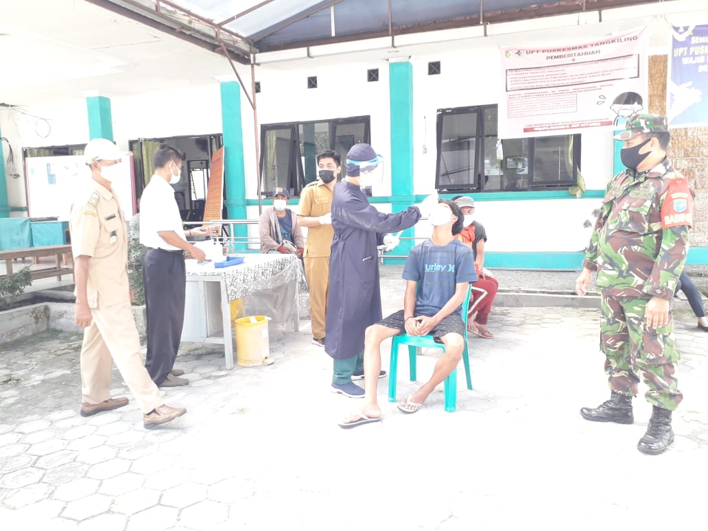 RAPID ANTIGEN : Pelanggar Terjaring Razia Operasi Yustisi di Rapid Antigen, di Jl. Cilik Riwut, Km.34. Kecamatan Bukit Batu, Palangka Raya, Selasa (15/6/2021). KODIM 1016/PLK UNTUK KALTENG.CO