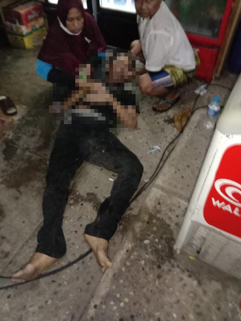 Warga Panarung disambar petir