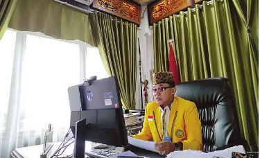 OTO HUMAS UPRTALKSHOW : Rektor UPR Dr Andrie Elia membuka talkshow bertema Peran Food Estate dalam Mewujudkan Ketahanan Pangan Serta Prospek Kerja bagi SDM Lulusan UPR, Senin (7/6)