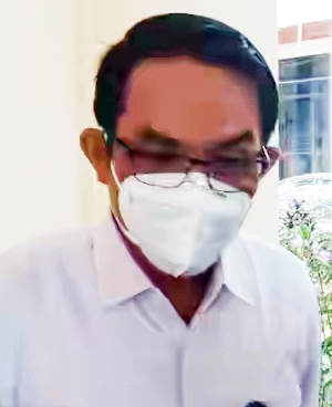 enam Tenaga Kesehatan (Nakes) baik tenaga medis maupun keper- awatan yang bertugas di RSUD Kota dan perluasan terpapar Covid-19.