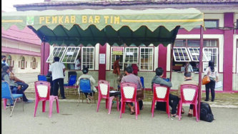 JAGA JARAK : Pelayanan bantuan operasional rumah ibadah yang dipusatkan di belakang Kantor Bupati Barito Timur, Rabu (21/7)./PROKOPIM PEMKAB BARTIM