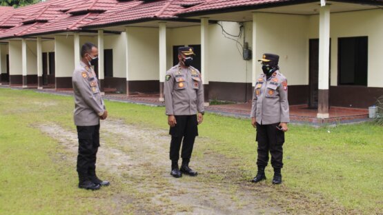PENGECEKAN: Wakapolda Kalteng Brigjen Pol Ida Oetari Poernamasasi, S.A.P., M.A mengecek fasilitas dan Sarpras Hotel Aman yang rencananya disewa untuk dijadikan Rumah Sakit Darurat Covid-19 oleh Rumkit) Bhayangkara Tk III Palangka Raya Polda Kalteng, Kamis (15/7/2021)./HUMAS POLDA