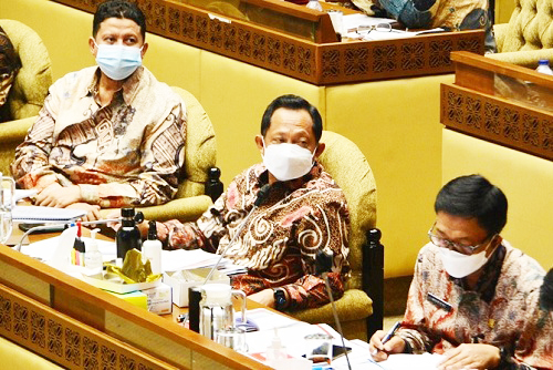 Tito, juga meminta aparat di lapangan agar dalam penertiban PPK jangan bertindak seperti berlebihan.