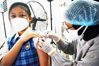 memulai program vaksinasi untuk anak usia 12–17 tahun