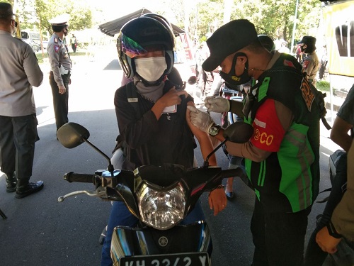 Polda Kalteng Gelar Vaksinasi Drive Thru