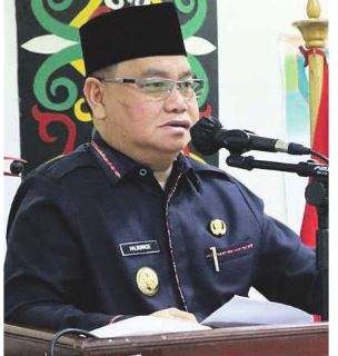 WEJANGAN: Bupati Kotim, Halikinnor memberikan arahan usai pada acara penyerahan bantuan dana hibah untuk rumah ibadah, belum lama ini.