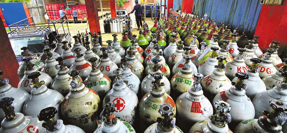 Para distributor oksigen pun paham akan kondisi ini, sehingga lebih memprioritaskan pasokan untuk kebutuhan medis.