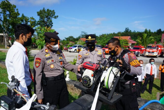 SARPRAS: Polres Lamandau dan instansi terkait menggelar sarana dan prasarana (sarpras) Pemadam Kebakaran Hutan dan lahan (Karhutla), Senin (9/8/2021)./HUMAS