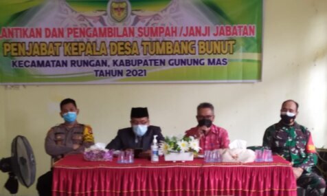 omandan Koramil 1016-05/Rungan Letda Inf Supriyono turut menghadiri acara pelantikan kepala desa terpilih