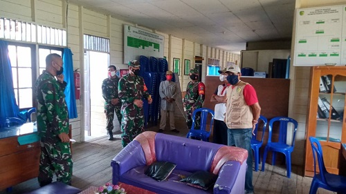 melakukan kunjungan ke Posko PPKM Kelurahan Pahandut Seberang