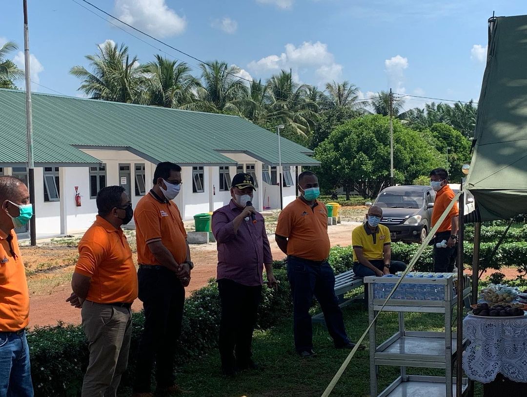 KUNJUNGAN: Bupati Kabupaten Kotim HHalikinnor mengunjungi salah satu PBS, beberapa hari lalu./HUMAS