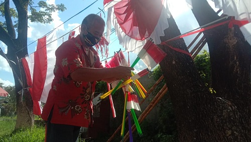 Penjual Bendera Sepi Pembeli