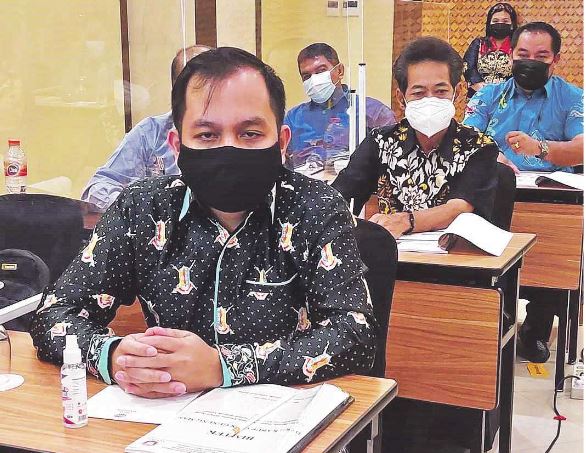 HADIR: Anggota DPRD Gunung Mas Evandi (depan) saat menghadiri salah satu kegiatan di Kuala Kurun, beberapa waktu lalu.