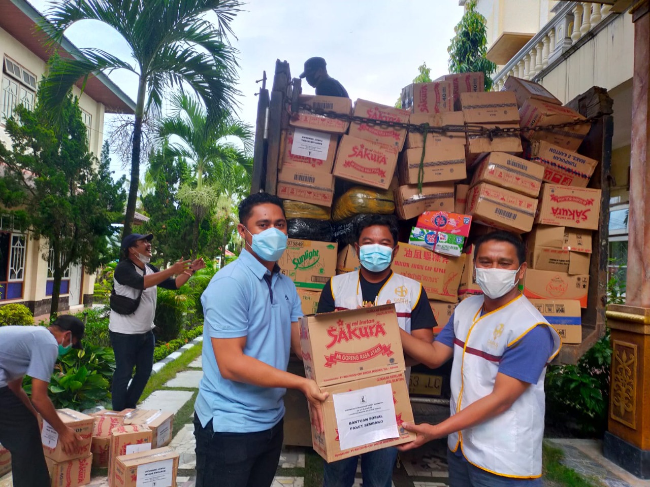 PEDULI : Bantuan dari umat Keuskupan Banjarmasin untuk warga Kalimantan Tengah yang terdampak banjir, dan disalurkan melalui Keuskupan Palangka Raya, Kamis (16/9/2021). FOTO HUMAS KEUSKUPAN PALANGKA RAYA
