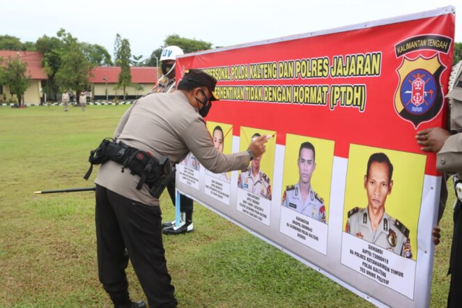 Kapolda Kalteng Pecat