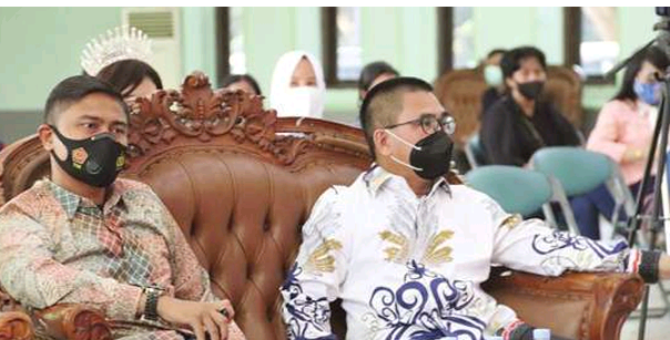 SELEKSI DUTA PARIWISATA: Sekda Kabupaten Pulang Pisau Tony Harisinta (batik putih) menghadiri pemilihan putra putri pariwisata Kabupaten Pulang Pisau tahun 2021 akhir pekan lalu.