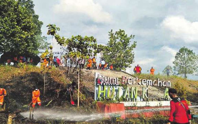 BERLATIH: Tim Gabungan melaksanakan latihan bersama terkait pencegahan Karhutla di Kabupaten Murung Raya, Rabu (6/10).