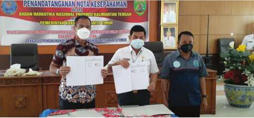 SINERGITAS : Bupati Ampera AY Mebas dan Wakil Bupati Habib Said Abdul Saleh saat penandatanganan nota kesepahaman antara Pemerintah Kabupaten Barito Timur dan BNN Provinsi Kalteng, Rabu (27/10) lalu