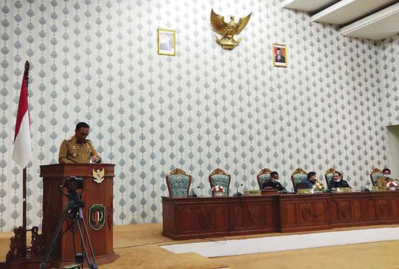 PARIPURNA: Pimpinan dan anggota DPRD Katingan mendengarkan pidato Wakil Bupati Katingan, Sunardi dalam rapat paripurna, beberapa waktu lalu.