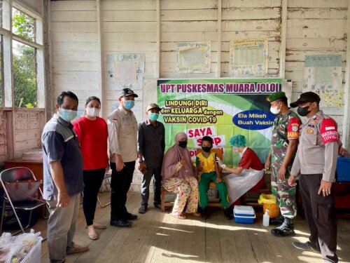Camat Seribu Riam Tinjau Vaksinasi Anak