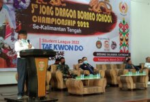 PEMBUKAAN - Asisten II Setda Katingan Akhmad Rubama ketika membuka secara resmi kegiatan Jong Dragon Borneo School Championship 2022 di Gedung Salawah, Sabtu (26/3/2022). FOTO : HUMAS SETDA KATINGAN