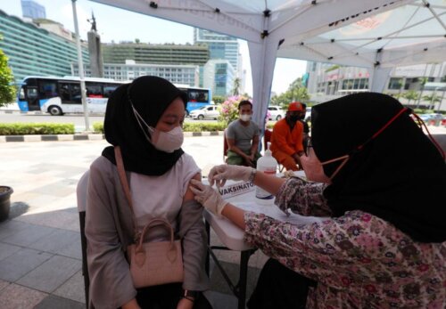 Vaksinasi Booster Disediakan di Pos Mudik