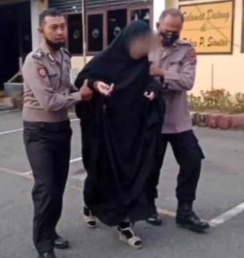 Aksi Nekad Perempuan Tabrak Pintu SPKT Polres Siantar