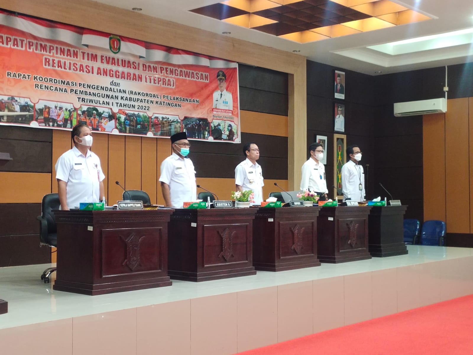 PEMBUKAAN - Bupati Katingan Sakariyas dan pejabat lainnya ketika menghadiri acara pembukaan kegiatan Rakordal baru-baru ini. FOTO : JERI / KALTENG POS