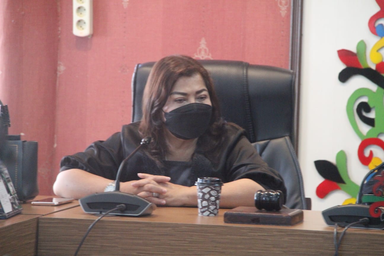 Ketua Komisi B DPRD Kota Palangka Raya Neni Adriaty Lambung