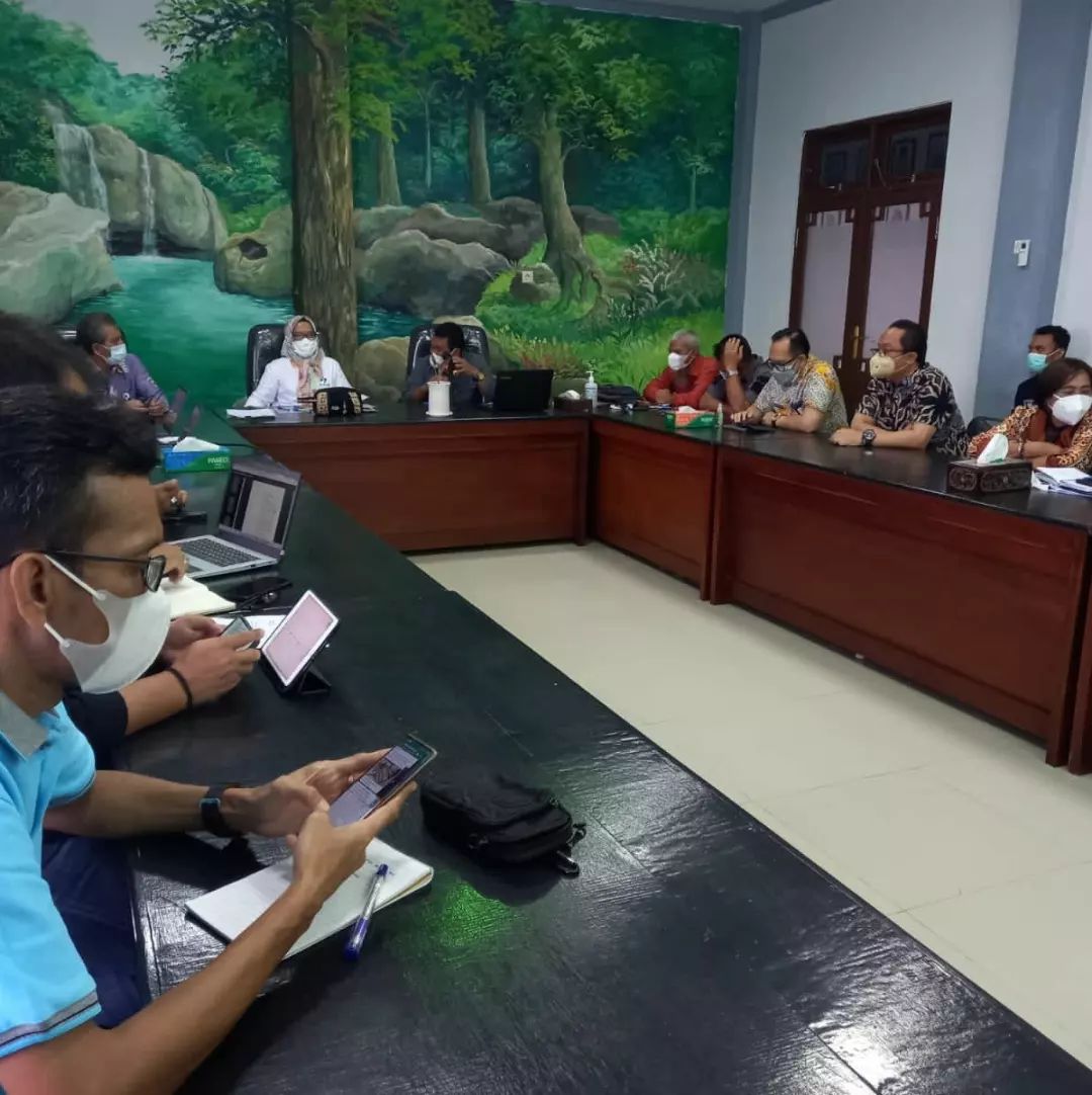 RAKOR : DLH Palangka Raya melakukan Rapat Koordinasi dan sosialisasi program Adi Pura di Ruang Rapat DLH beberapa waktu lalu.